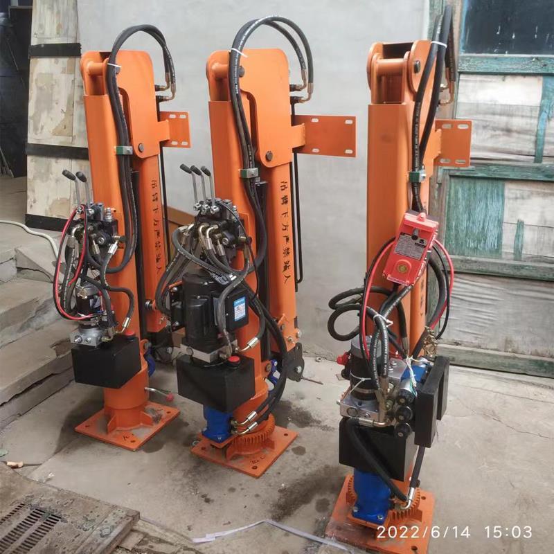 六盘水市重汽蓝牌随车吊 3.2吨 国六动力强 液压驱动 农用自卸起重机